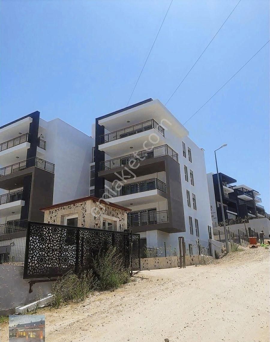 Kuşadası Nda Deniz Manzaralı Sıfır Havuzlu 3+1 Daire - Görsel 20