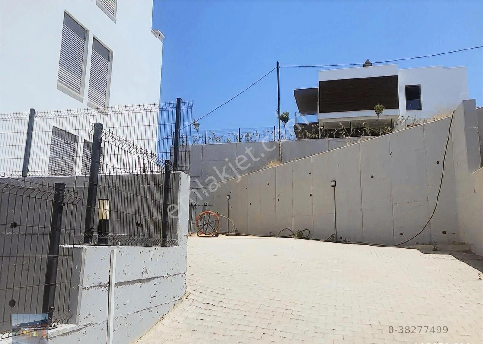 Kuşadası Nda Deniz Manzaralı Sıfır Havuzlu 3+1 Daire - Görsel 19