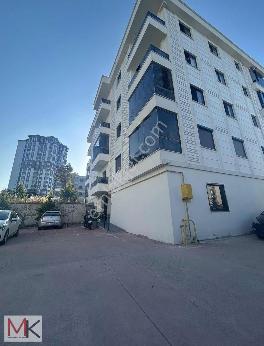 Alaçam Caddesine Cephe Satılık 2+1 Geniş Daire