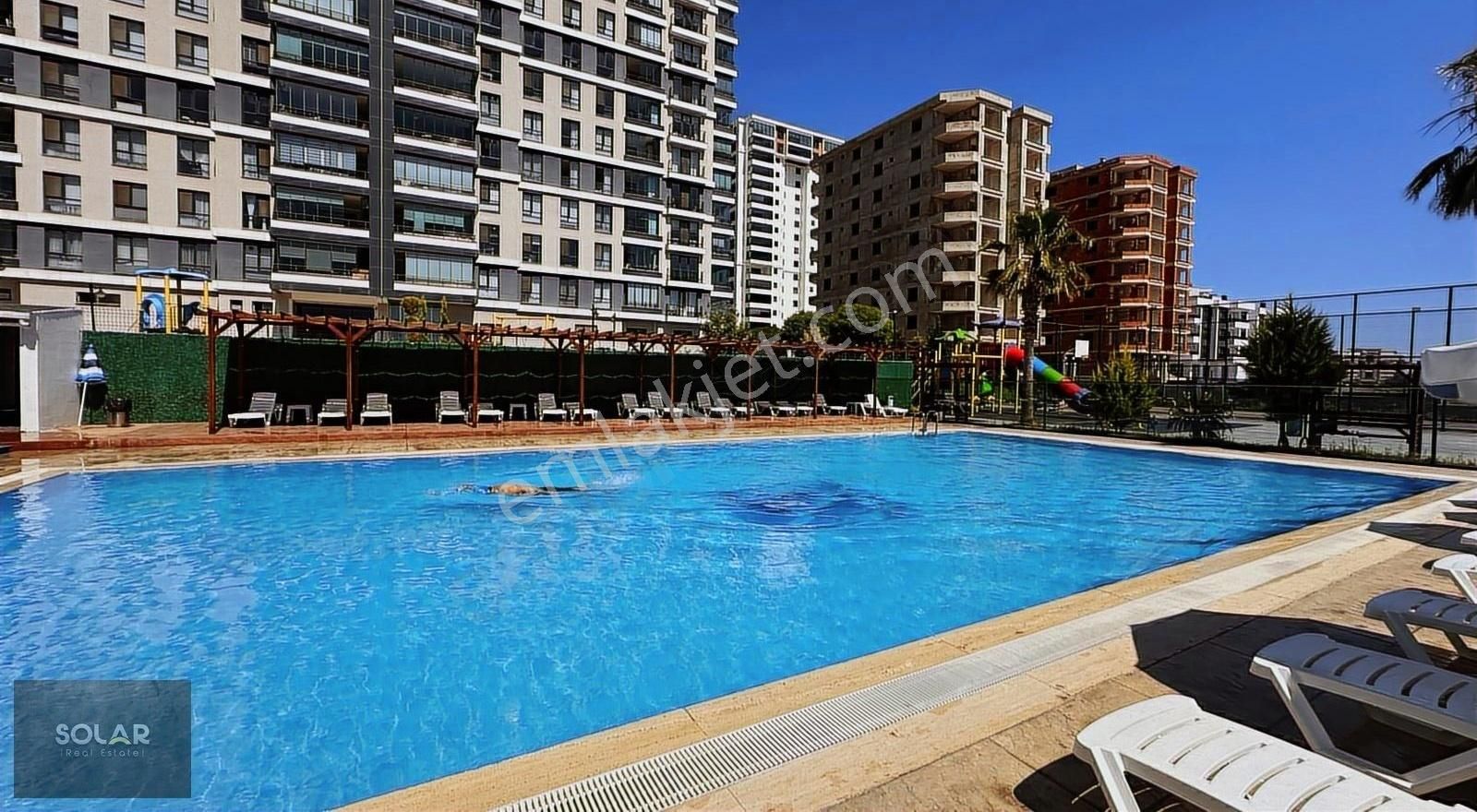 Atakum'da Açık - Kapalı Havuzlu Ultra Lüks 4+1 Satılık Daire