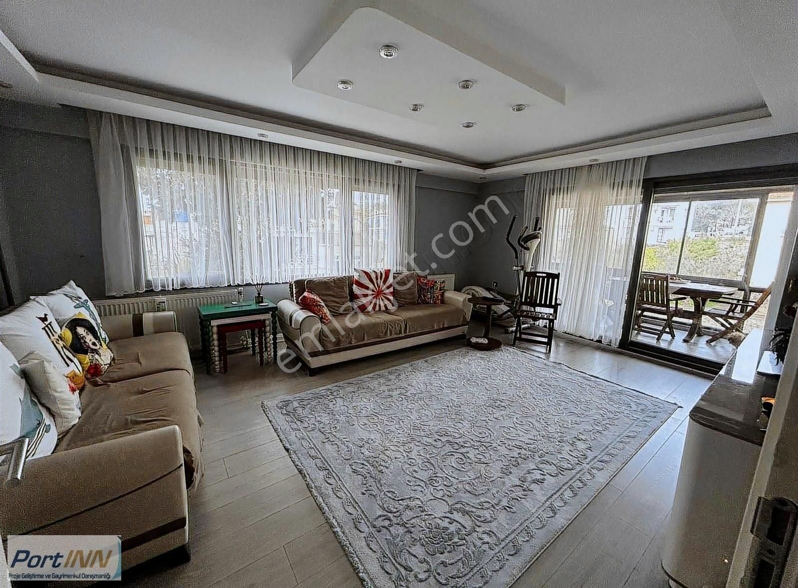 Çeşme Marina'ya 200 Metre Mesafede Emsalsiz 2+1 Tadilatlı Daire