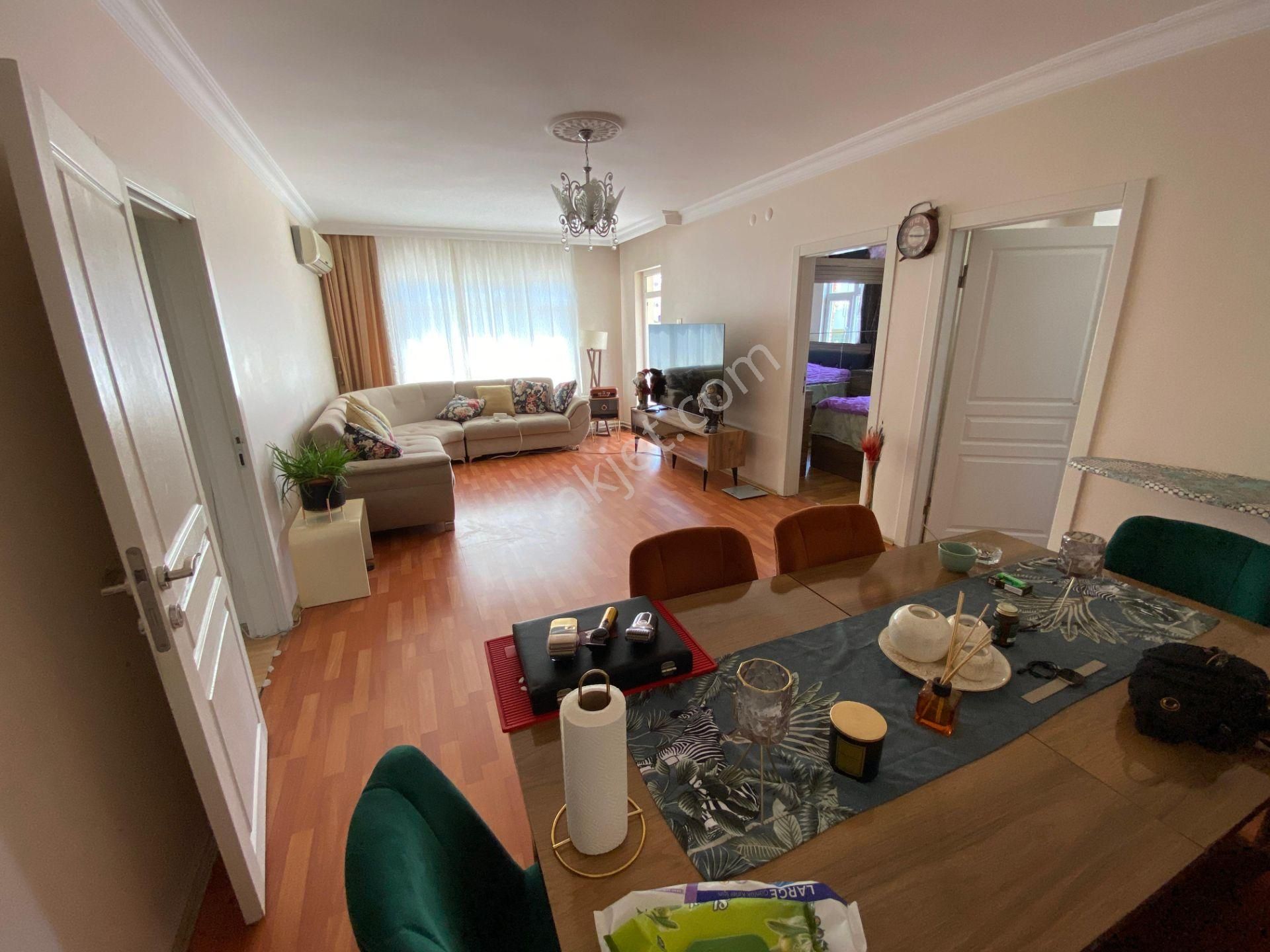 Şenlik Mah 3+1 Metroya 4,5 Dk Yapılı Güney Batı Ön Cephe