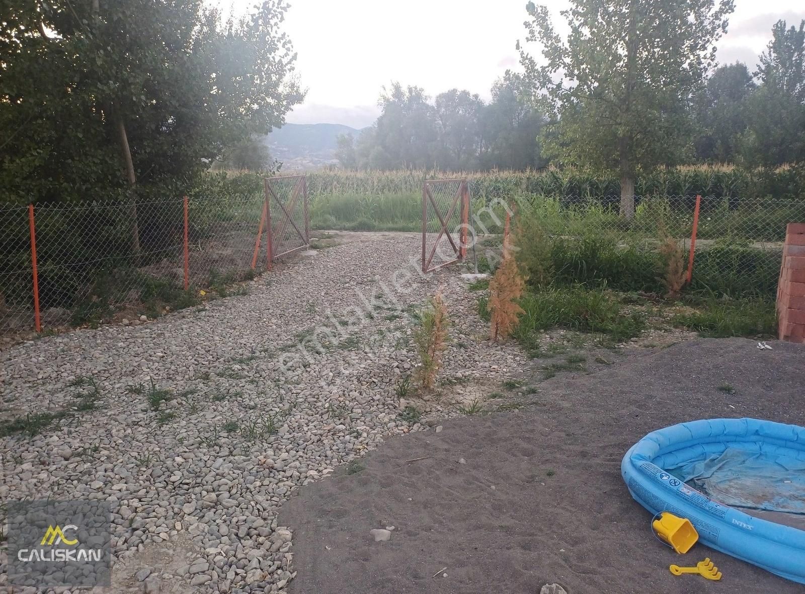 Emirseyit'te Satılık 2140 M2 Tarla Ve İçerisinde 42 M2 Bahçe Evi - Görsel 2