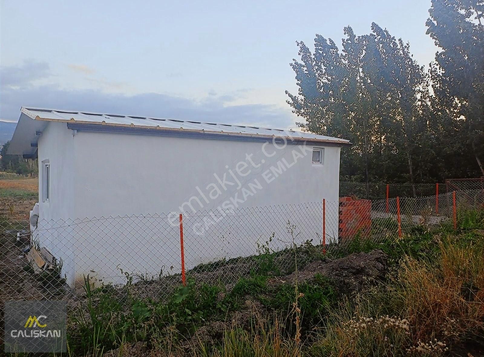 Emirseyit'te Satılık 2140 M2 Tarla Ve İçerisinde 42 M2 Bahçe Evi - Görsel 9