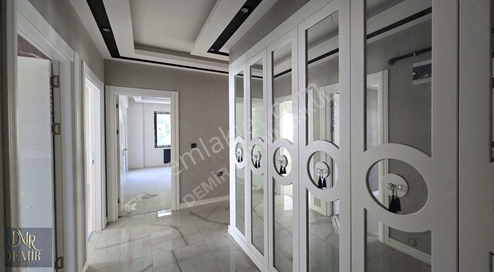 Cumhuriyet Mahalleinde Satılık 3+1 Lüks Daire