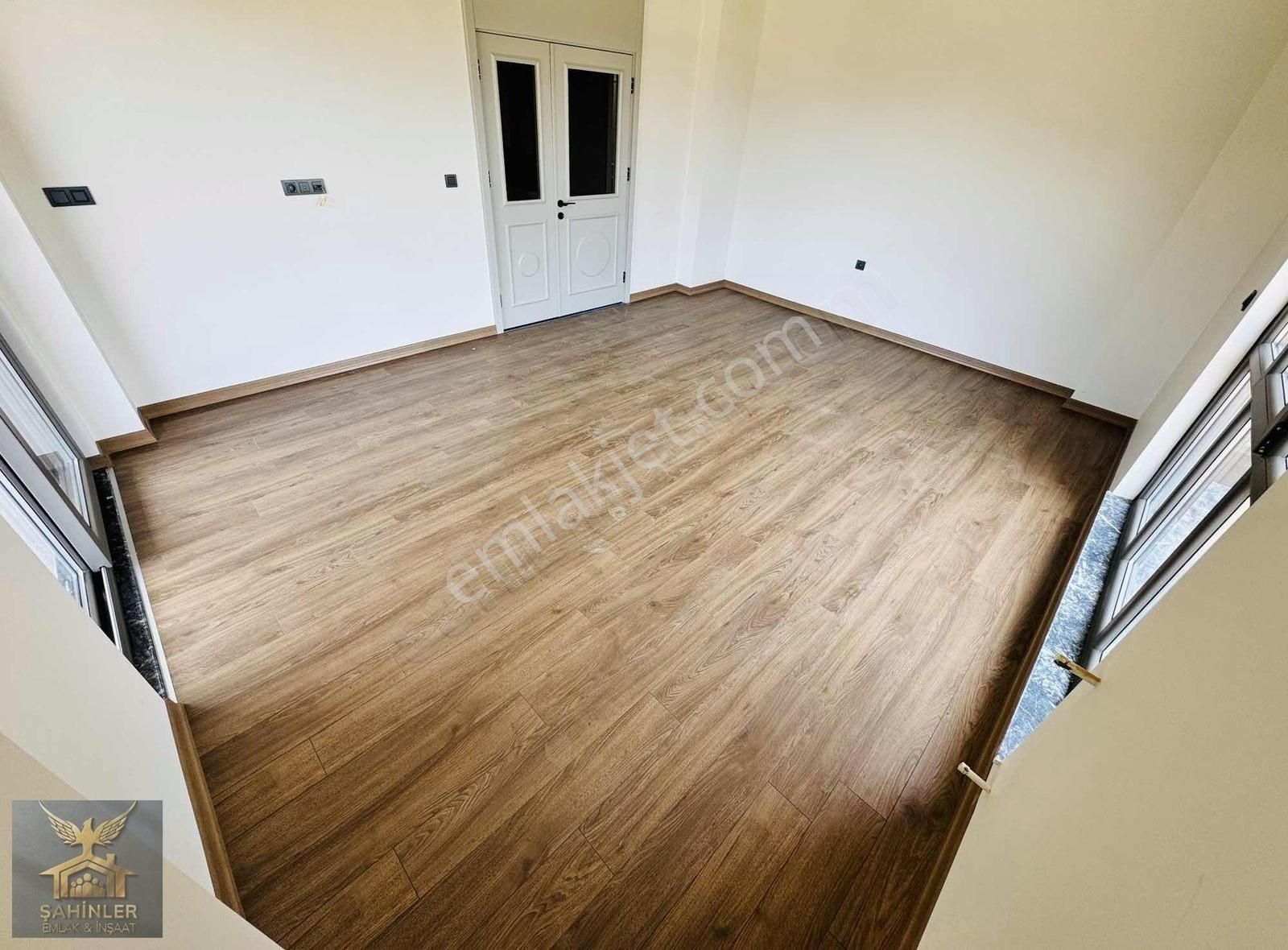Varsak Karşıyakada Havuzlu Giyinme Odalı 160 M2 Ebeveyn Banyolu