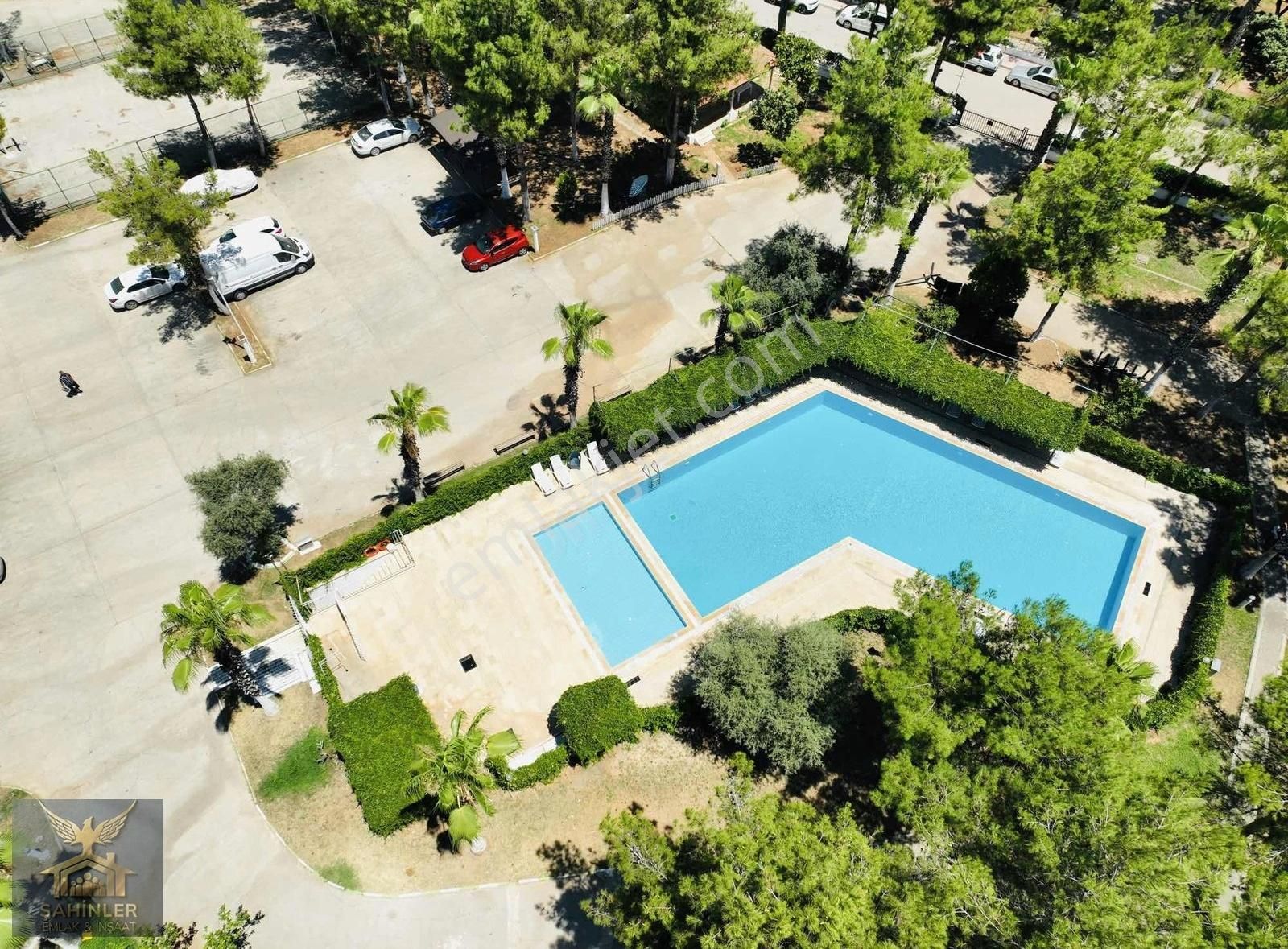 Havuzlu Villa Sitesinde Tramvaya Yakın Triblex Masrafsız