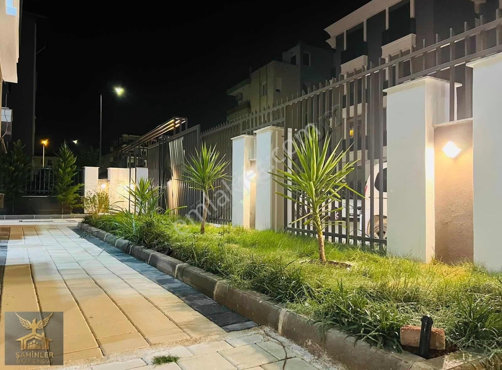 V.karşıyakada Katta Asansörlü 1+1 Süperlüx Daire