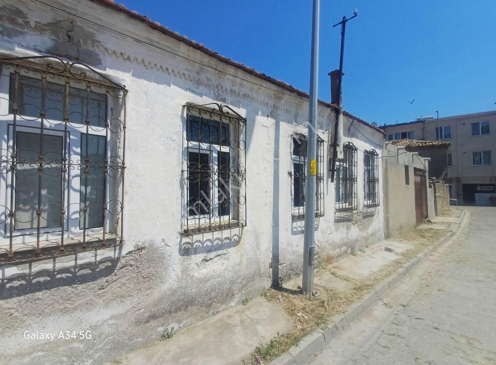 Çanakkale Eceabat Merkezde Kemalpaşa Mahallesinde Müstakil Ev