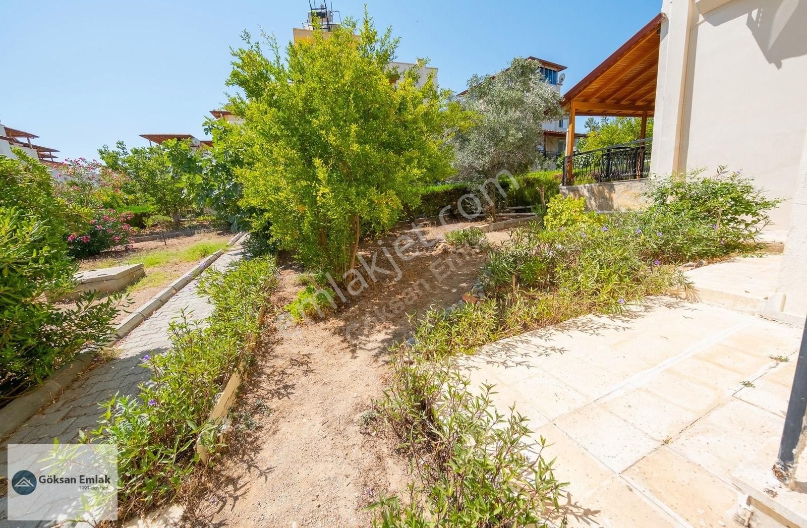 Havuzlu Sitede Geniş Bahçeli 4+1 Villa - Görsel 9