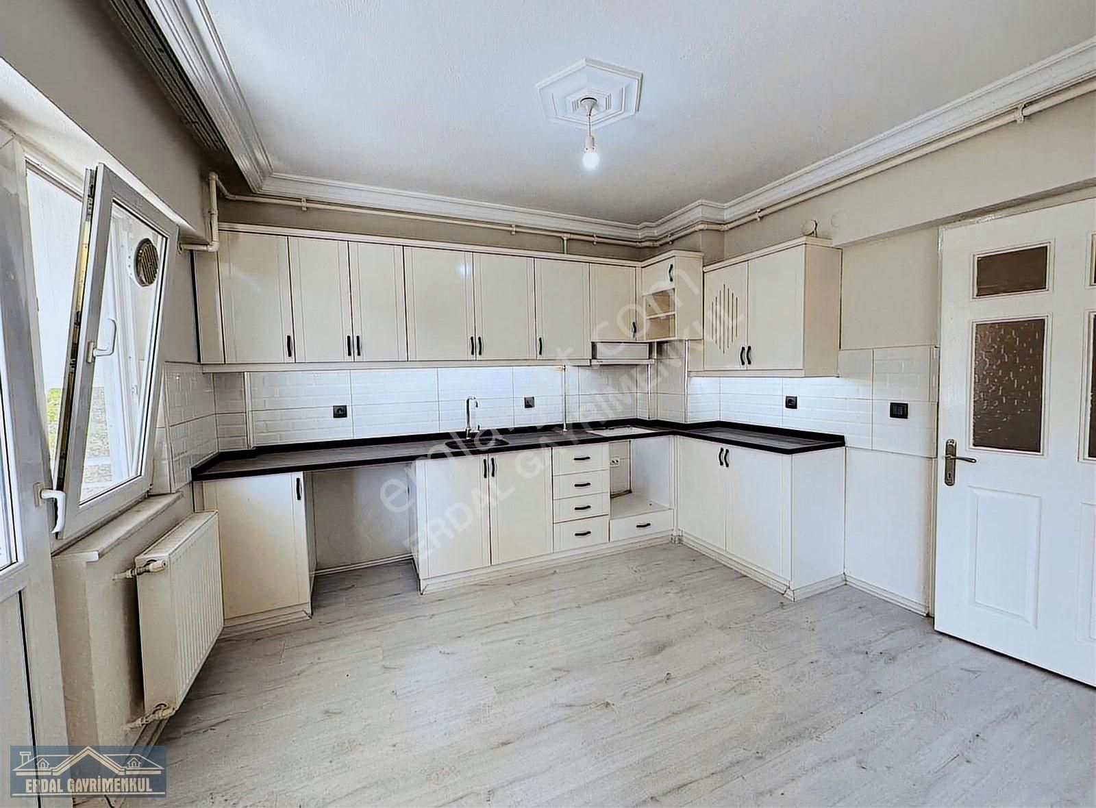 Kınıklı Ana Yol Üzerinde 180 M2 3+1 Daire - Görsel 3