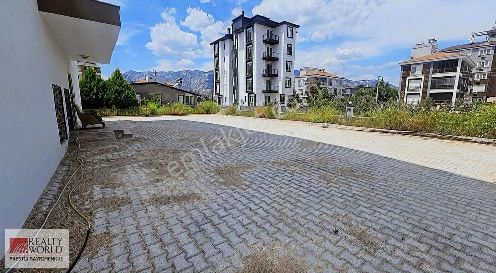 Yeniköy'de Ebeyn Banyolu 1+1