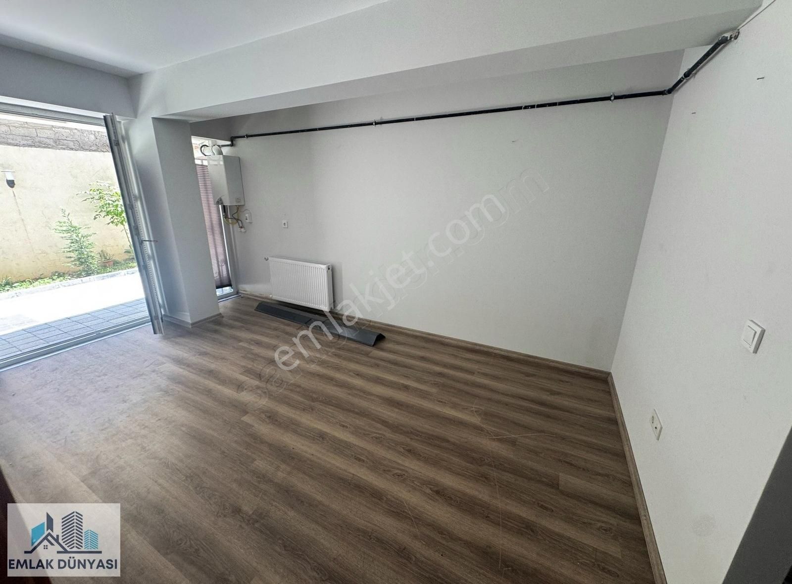 Emlak Dünyası Cevizlide Marmaraya Yakın 1+1 Satılık Daire