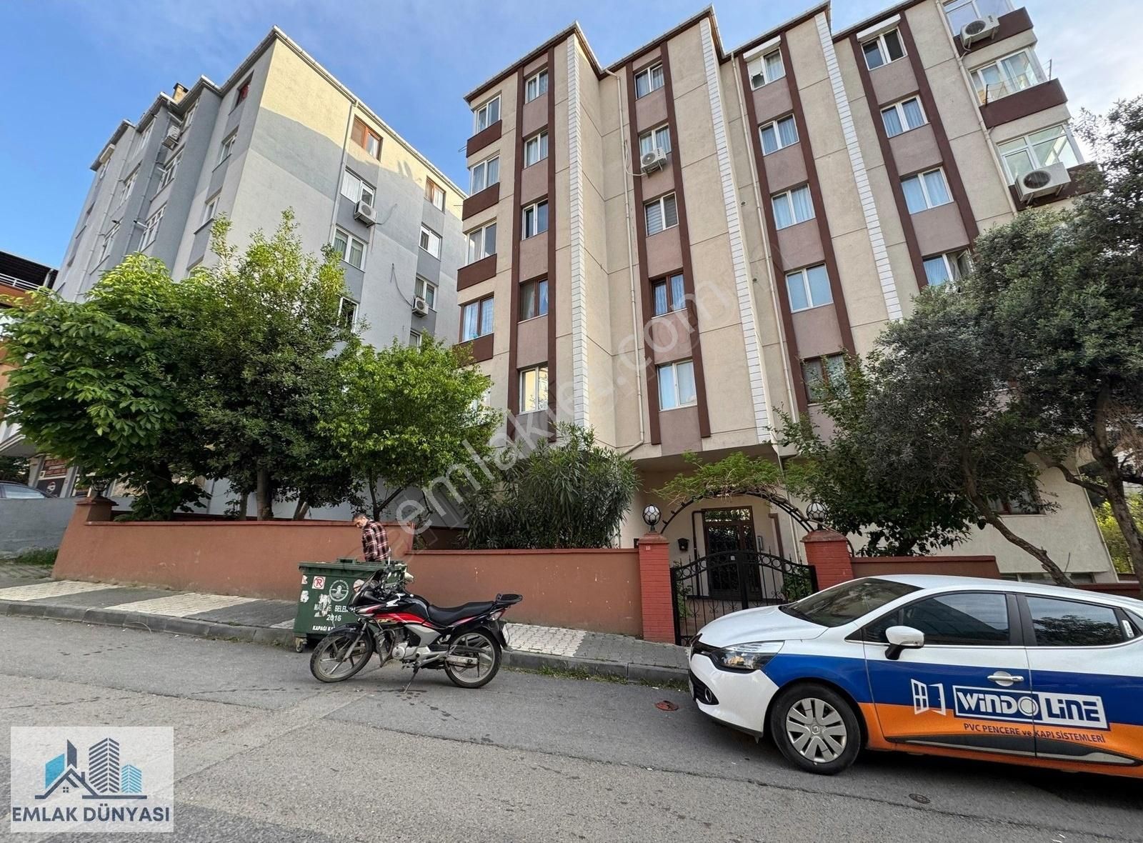 Emlak Dünyası Bağlarbaşında Metroya Yakın 3+1 Kiralık Daire