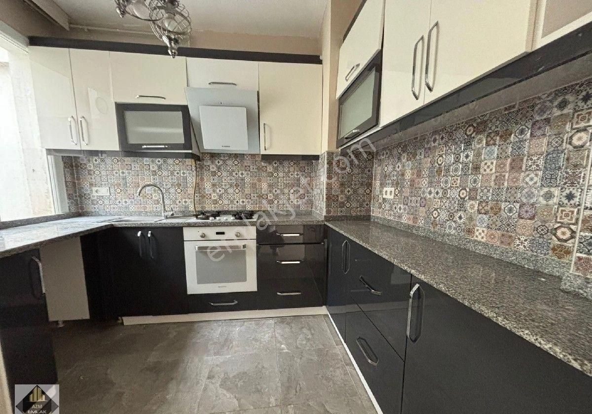 Mithatpaşa Caddesi'ne Yakın 3+1 Bakımlı Kiralık Daire