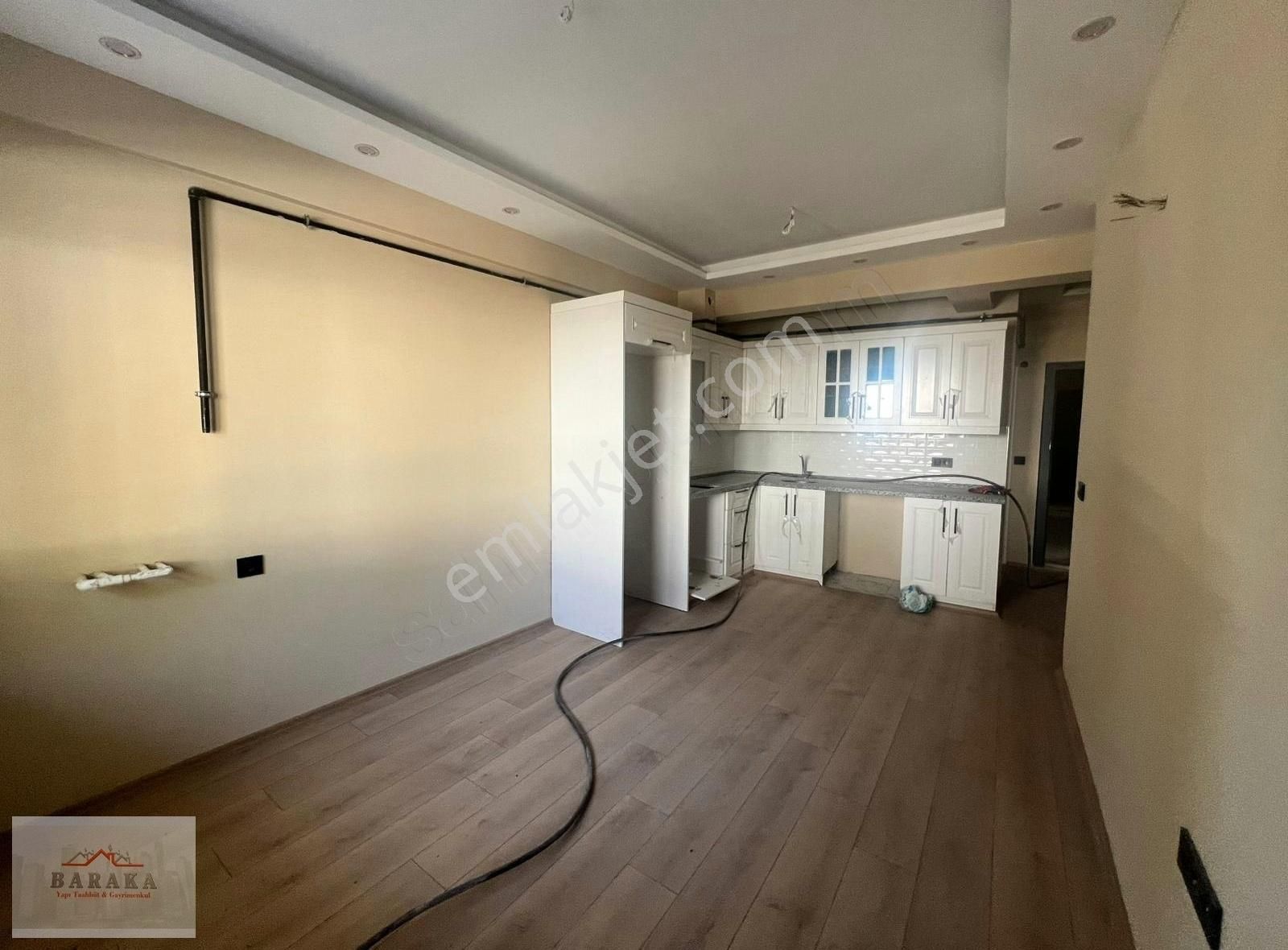 Baraka Gayrimenkul'den Muradiyede Okulun Karşısında 1+1 Kiralık