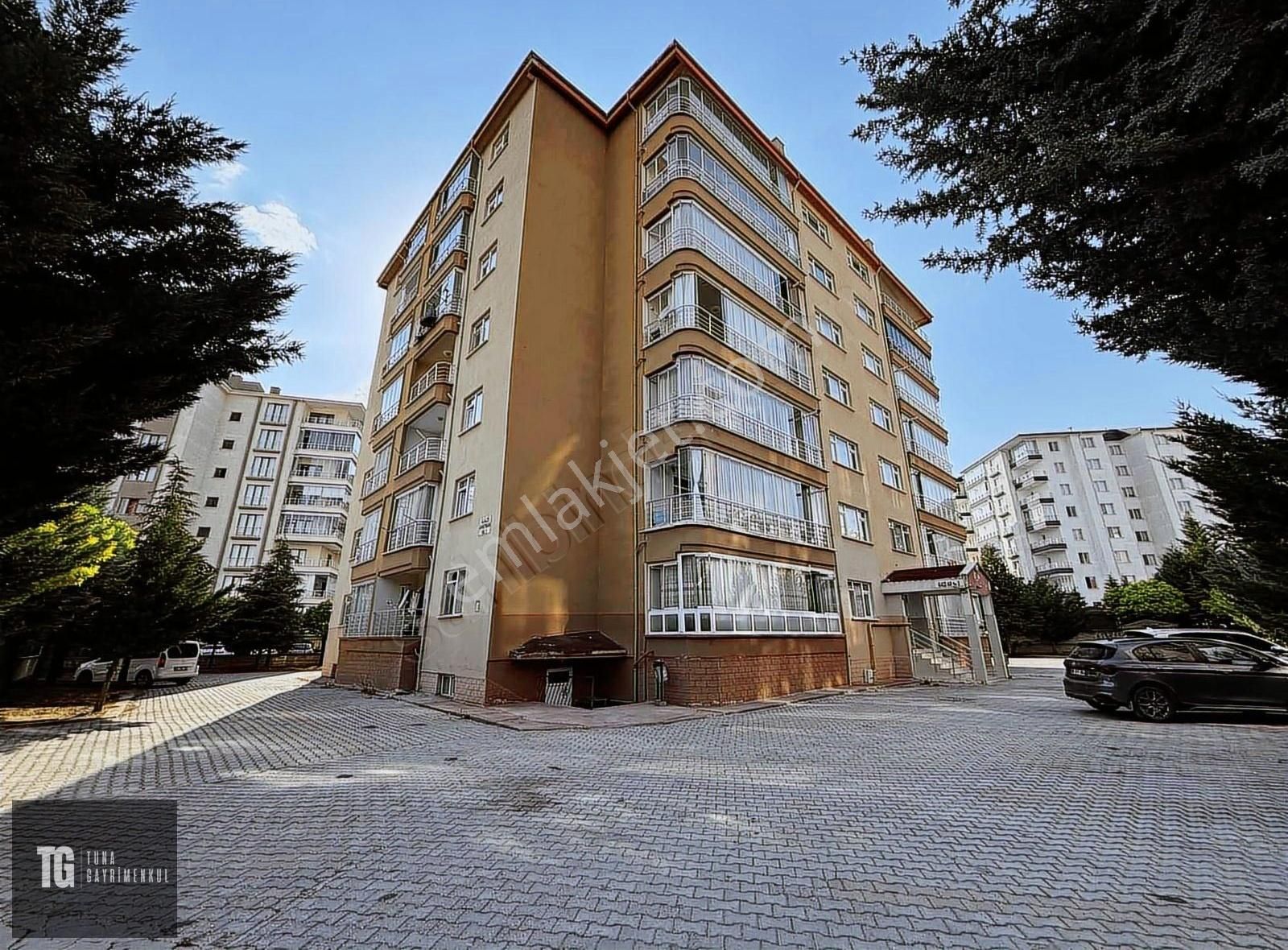 Tuna Gayrimenkul'den Kiralık Site İçerisinde 3+1 Asansörlü Daire