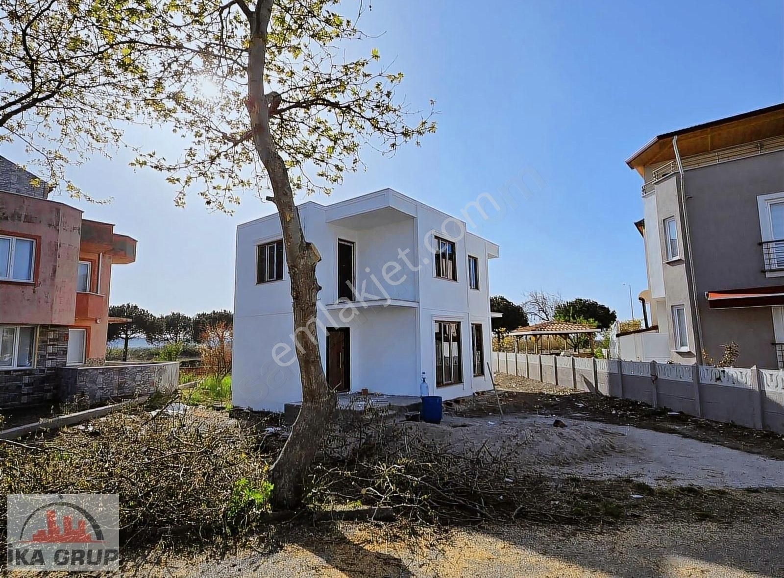 Denize Sıfır Site İçerisinde Balıkesir Kınalarda Satılık Villa