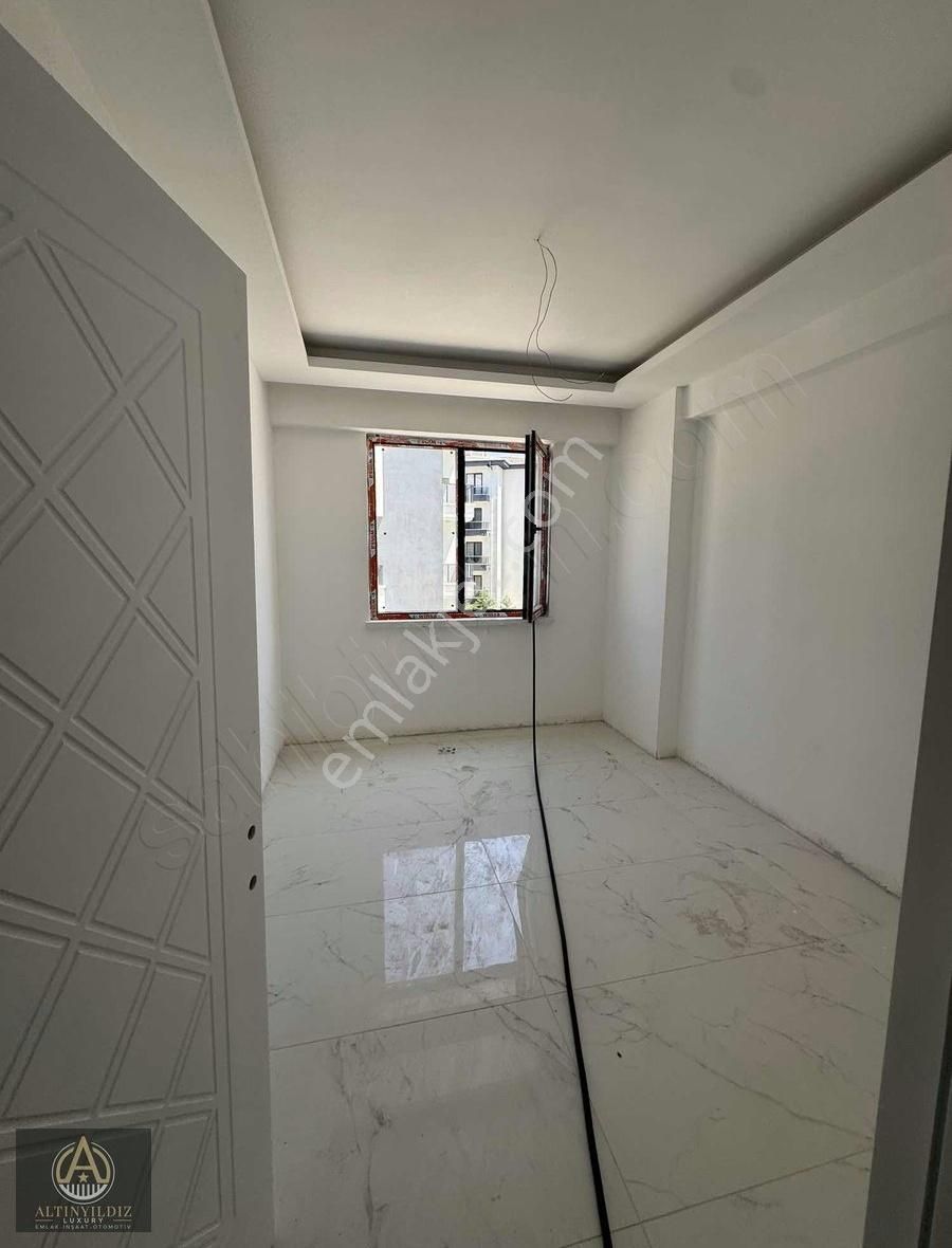 Altınyıldız Emlaktan Erkmen Cumhuriyette Anayolda Satılık Daire