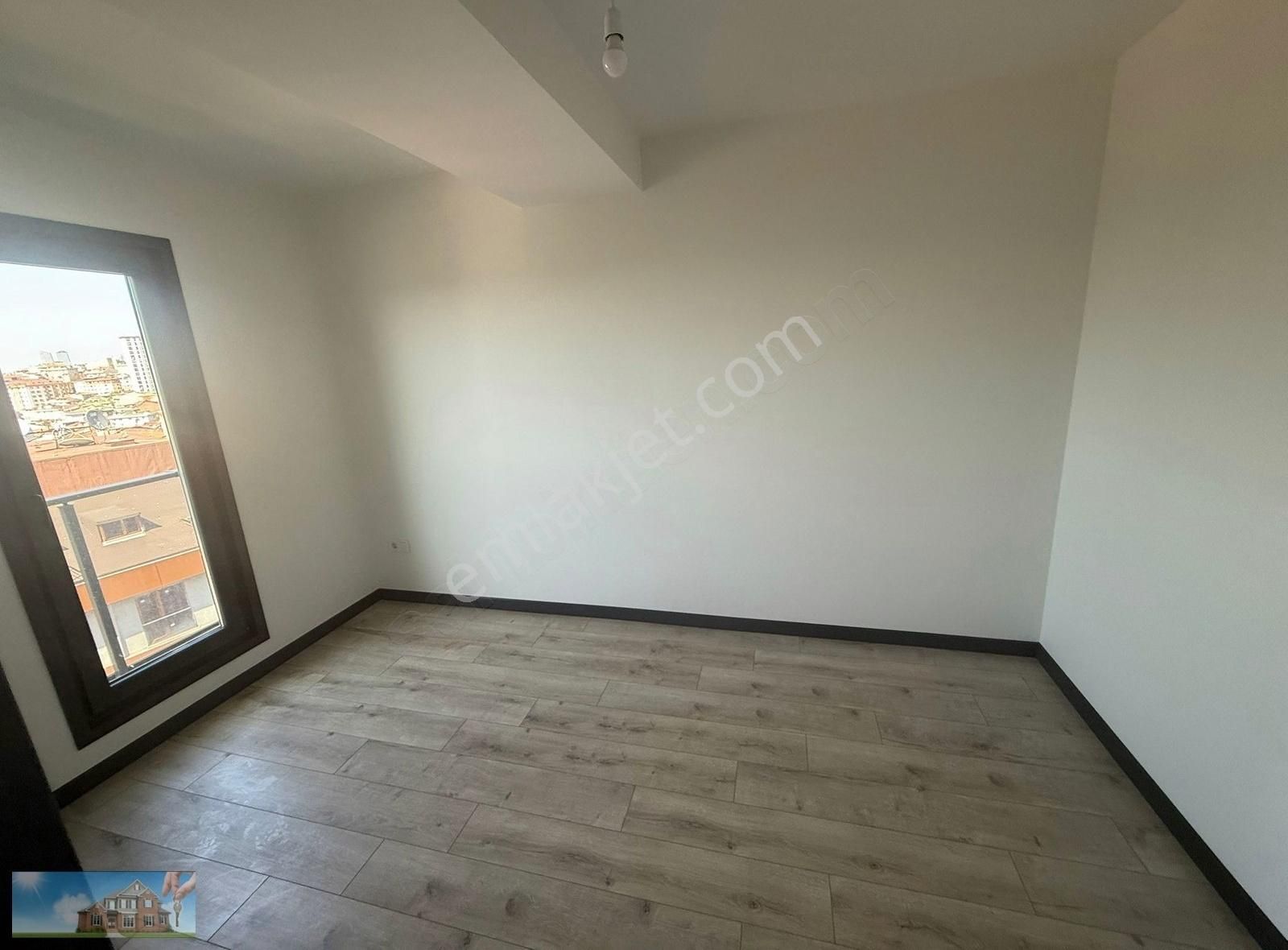 Kağıthane Mari Vadi Evlerinde Yüksek Kat Kiralık 1+1