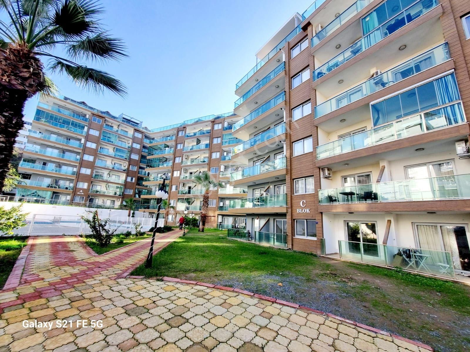 Bahçe Katı Havuz Cepheli Daire