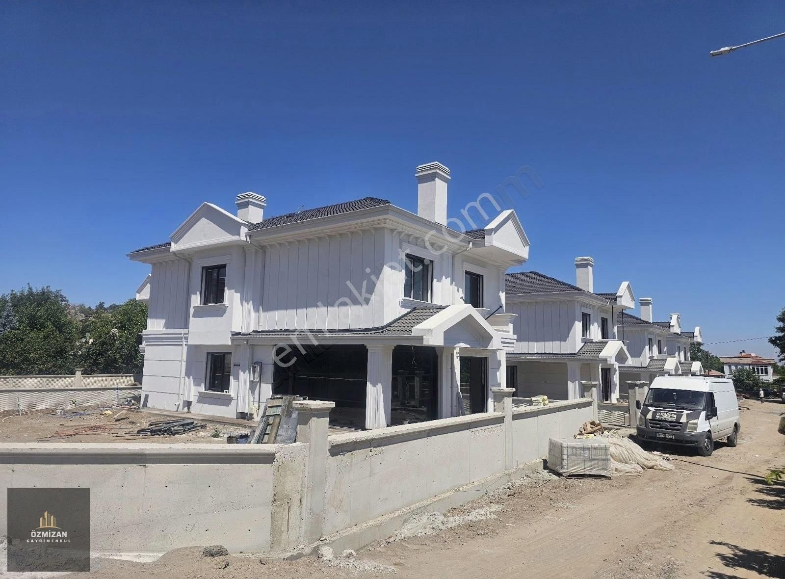 Hisarcık Bahçeli Evler'de Site İçinde Lüks Villa