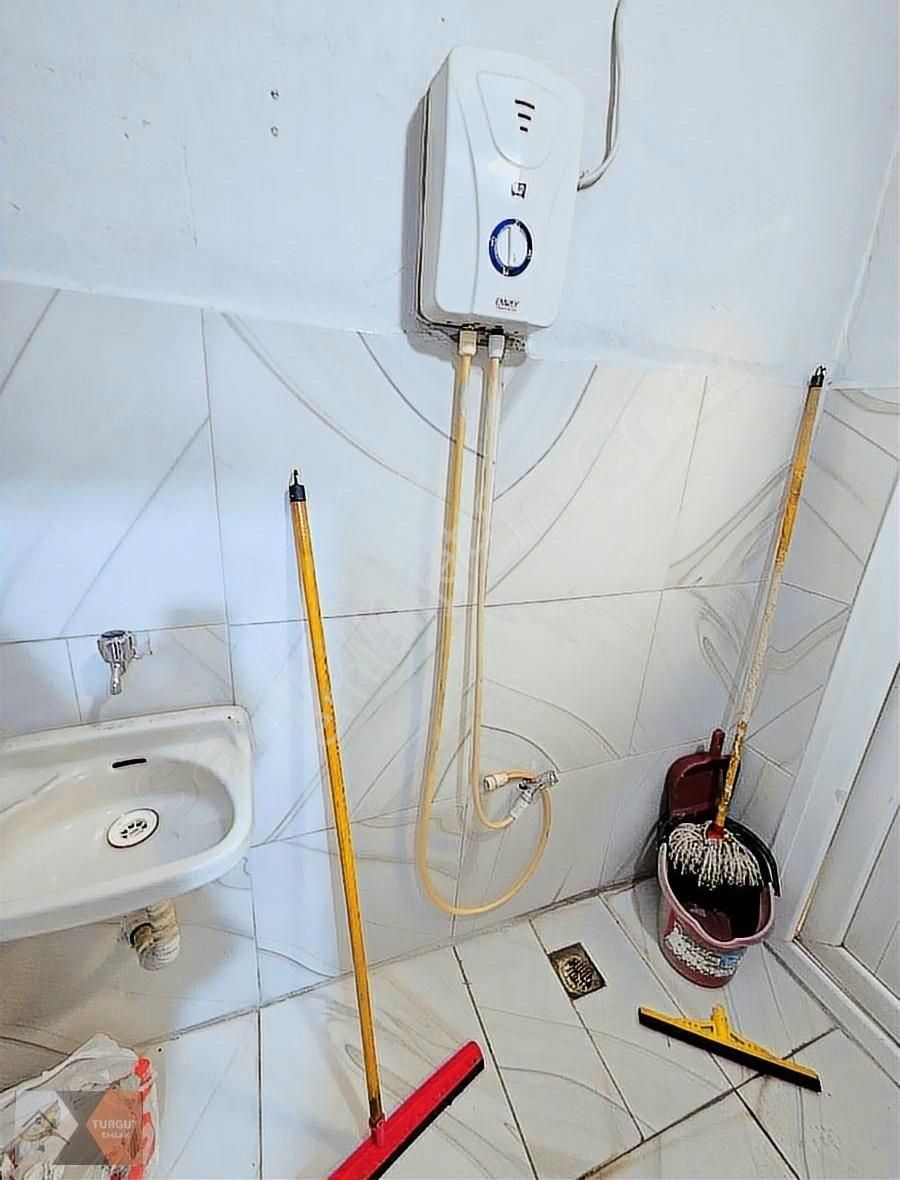 Mersin Gündoğdu'da 2 Katlı 3 Daire 1 Dükkan 200 M2 Müstakil Ev - Görsel 6
