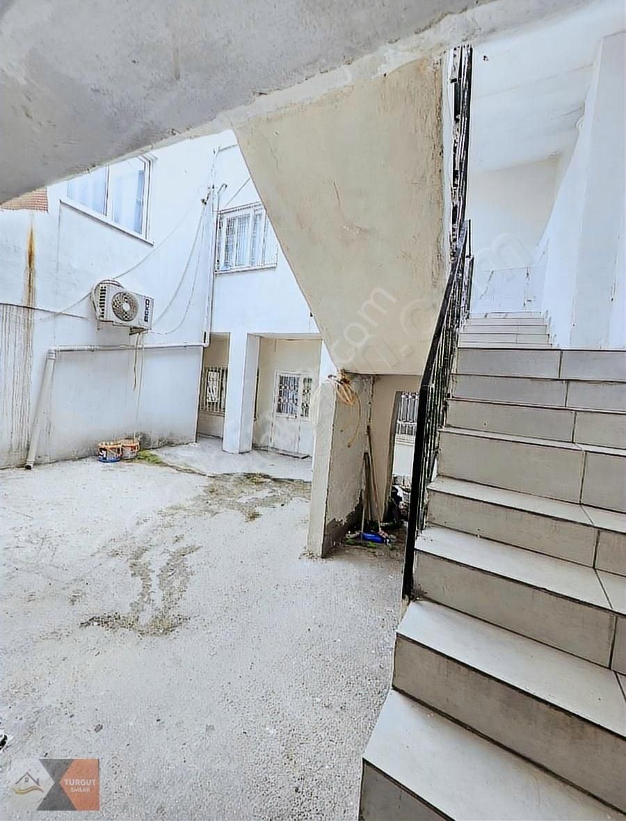 Mersin Gündoğdu'da 2 Katlı 3 Daire 1 Dükkan 200 M2 Müstakil Ev - Görsel 13