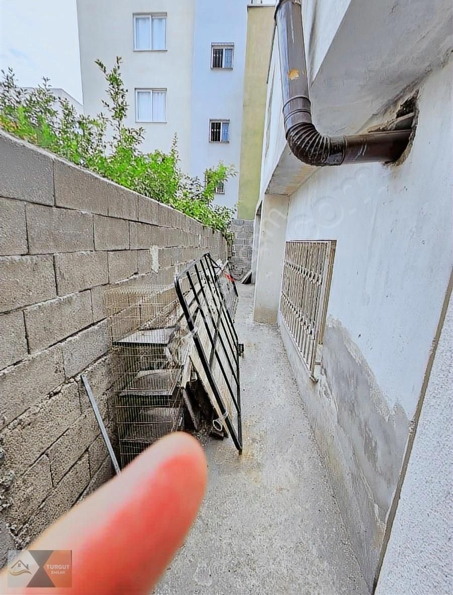 Mersin Gündoğdu'da 2 Katlı 3 Daire 1 Dükkan 200 M2 Müstakil Ev - Görsel 32