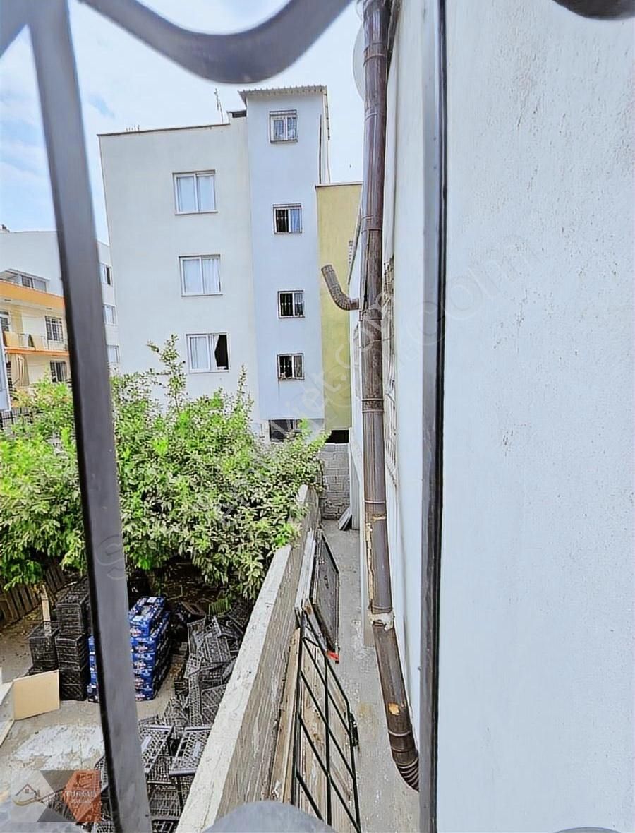 Mersin Gündoğdu'da 2 Katlı 3 Daire 1 Dükkan 200 M2 Müstakil Ev - Görsel 31