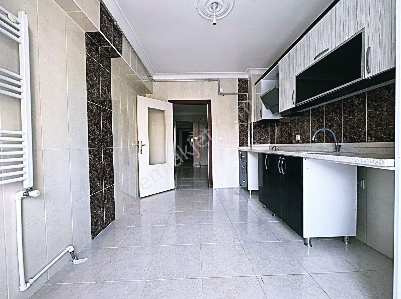 Cihandan Yükseltepede Karakeçili Cadde Ve Şehir Hastanesi Yakını 3+1 Satlık Daire