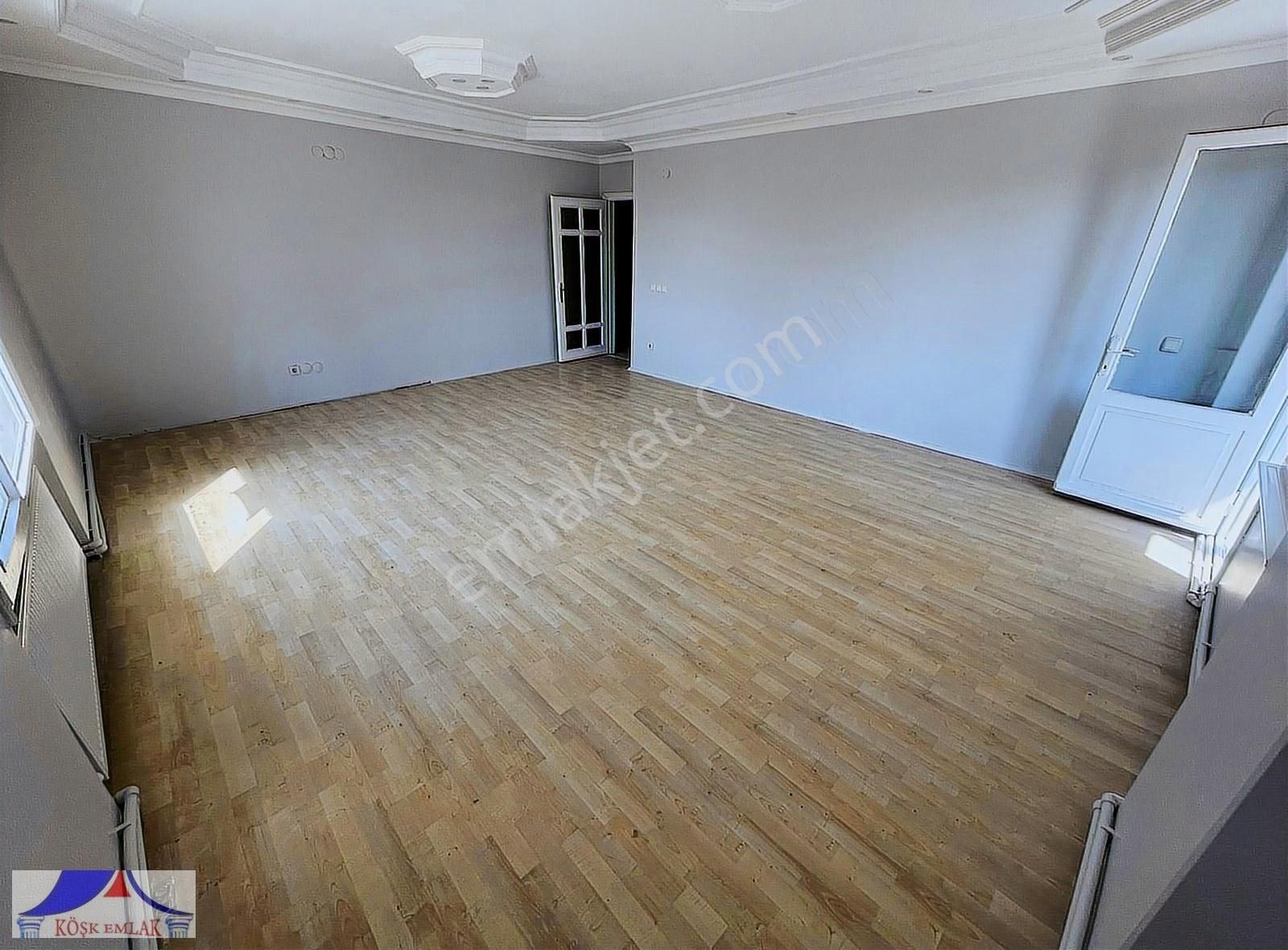 Köşk Emlaktan Denizköşklerde Cadde Üzeri Geniş Kullanışlı Daire