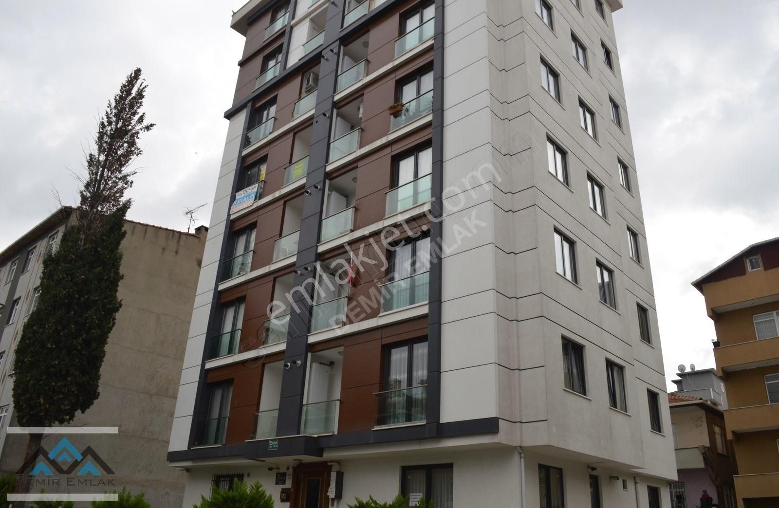 Kartal Topselvi Cad 9 Yıllık Genç Binada Ara Kat 2+1 Kombili