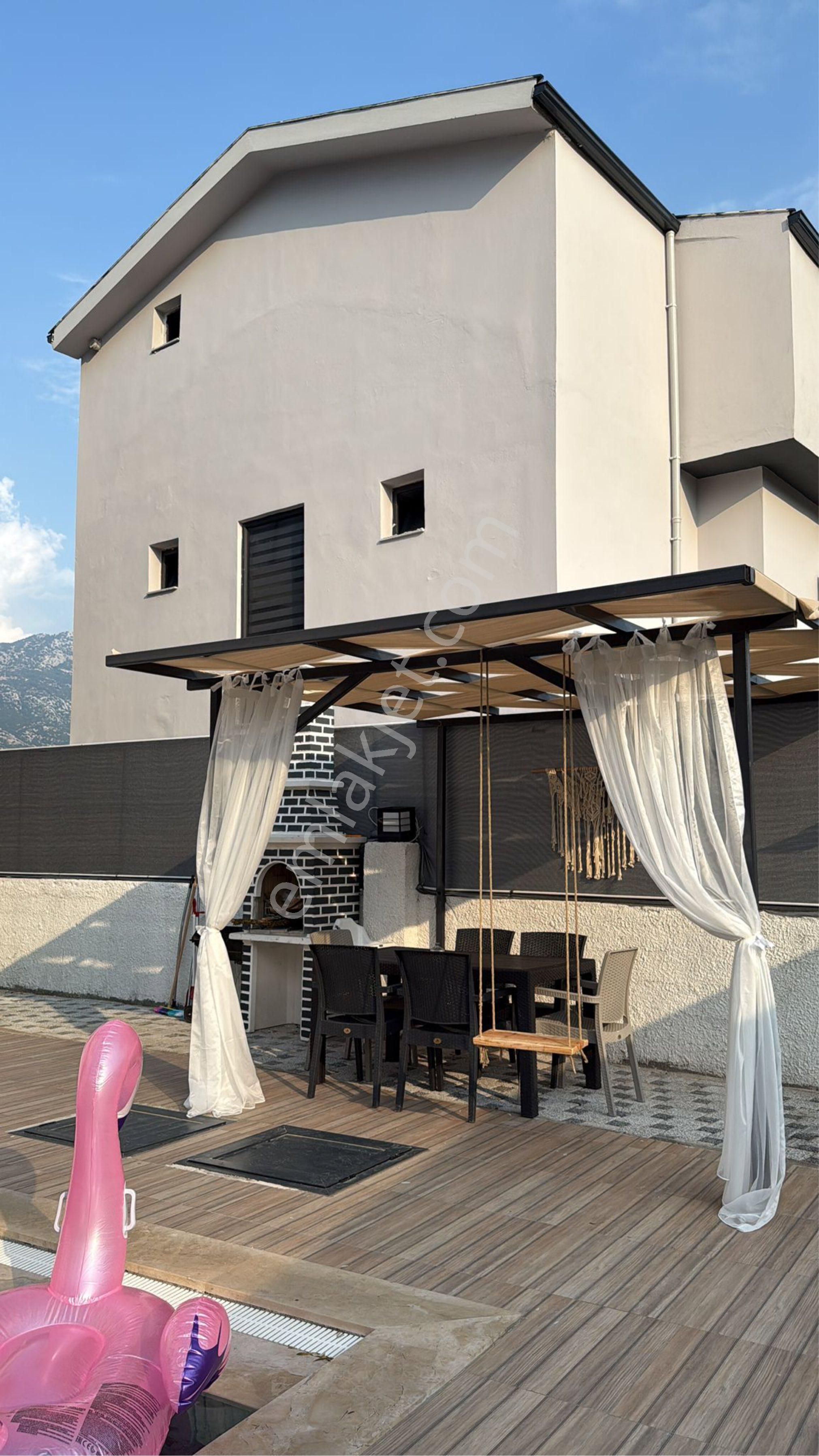 İncirköy’de 3+1 Mustakil Havuzlu Eşyalı Villa Satılık - Görsel 16