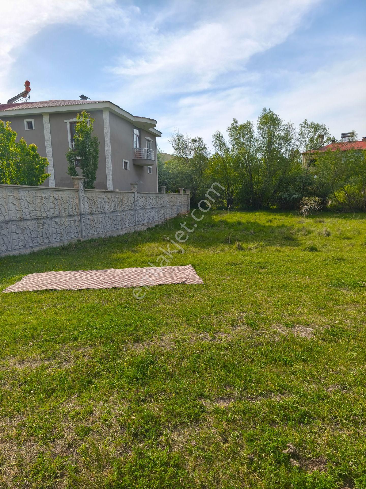 Gevaş Merkezde Satılık İmarlı Arsa
