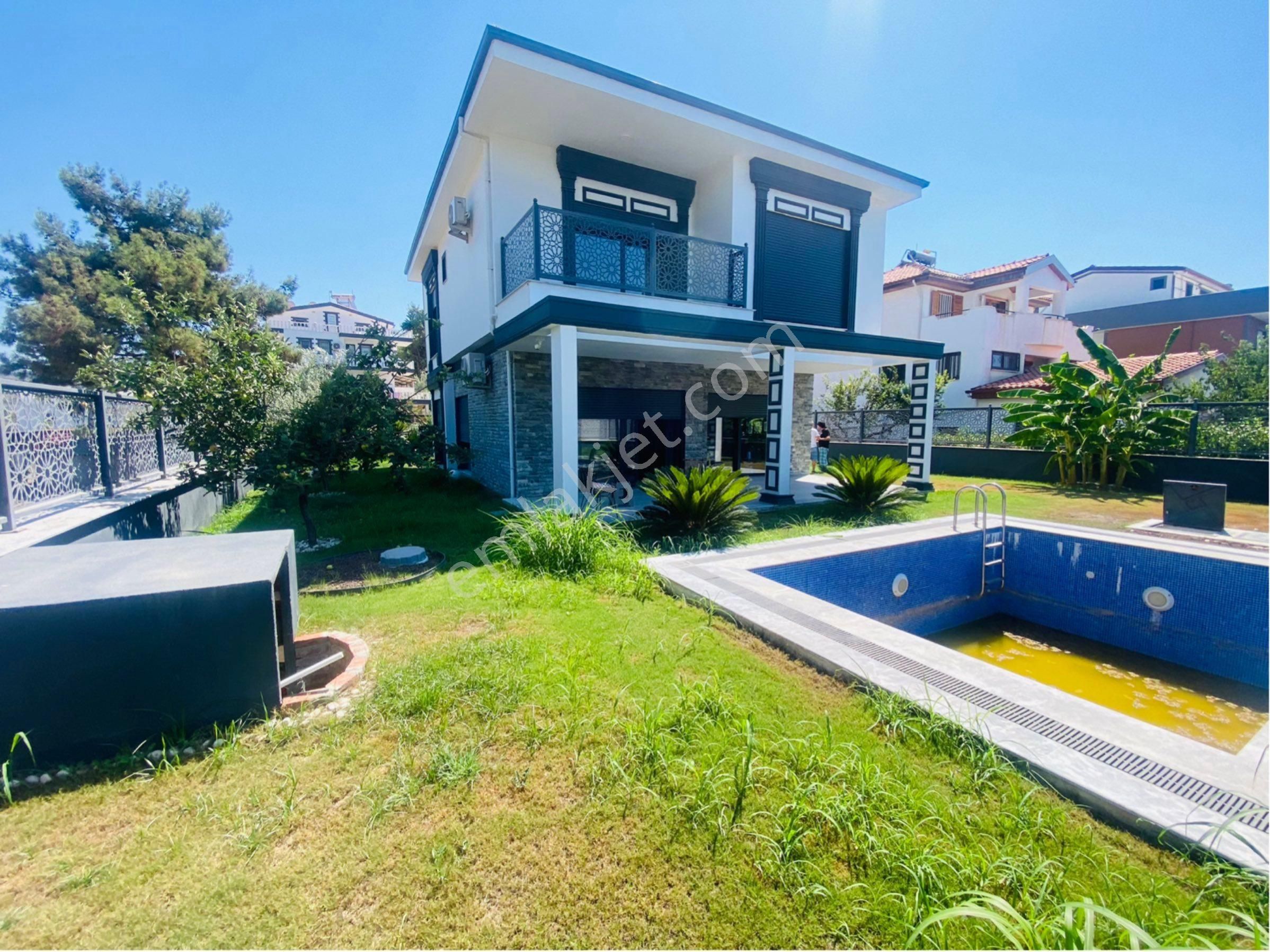 Karaovada Geniş Bahçeli Özel Havuzlu Müstakil Villa