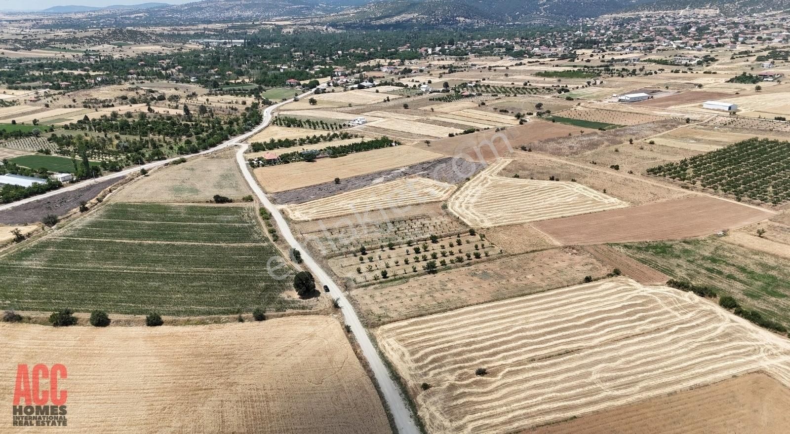 Acc Homes'tan Korkuteli Yeşilyayla'da Ceviz Olan 3239 M2 Tarla - Görsel 5