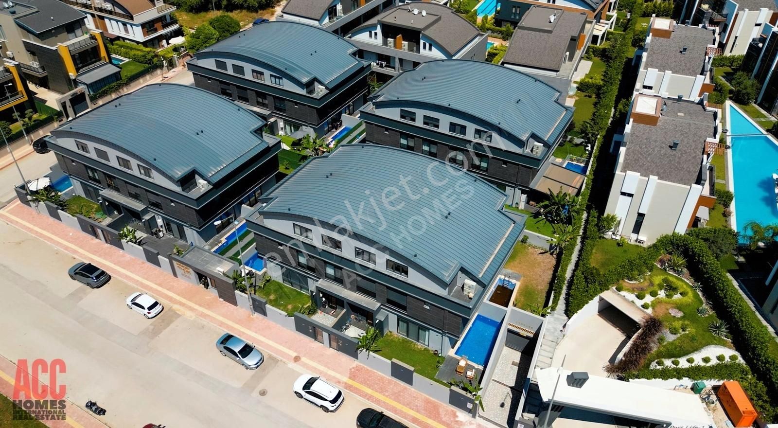 Acc Homes'tan Sitede Havuz, K.otopark, Yerden Isıtmalı 6+1 Villa
