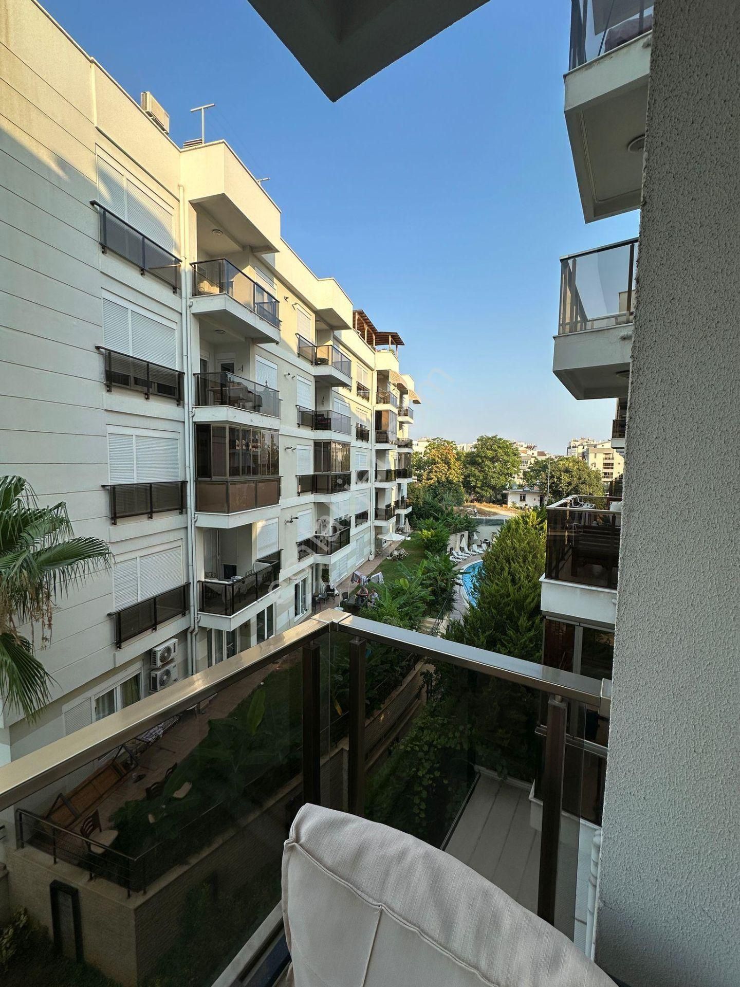 Merkezi Konforlu Güvenlikli Sitede Lüks Daire