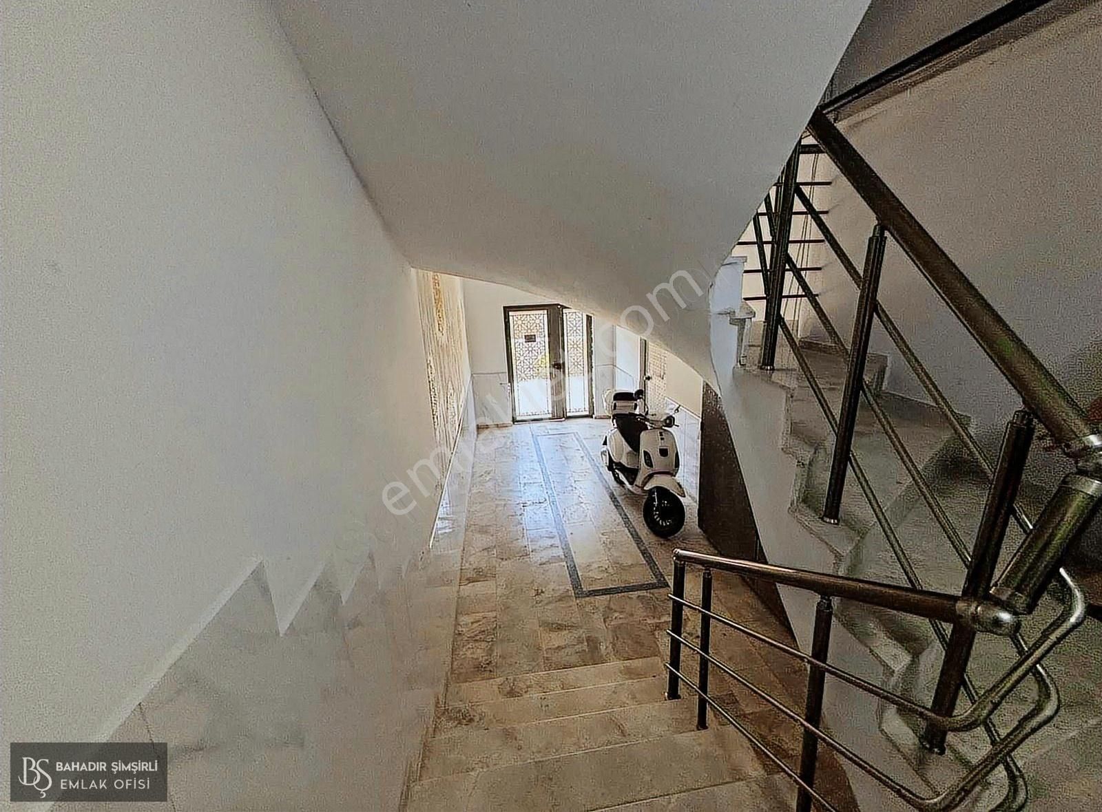 B.ş'den Efendide Ayrı Mutfak Eşyalı Kiralık 1+1 Daire