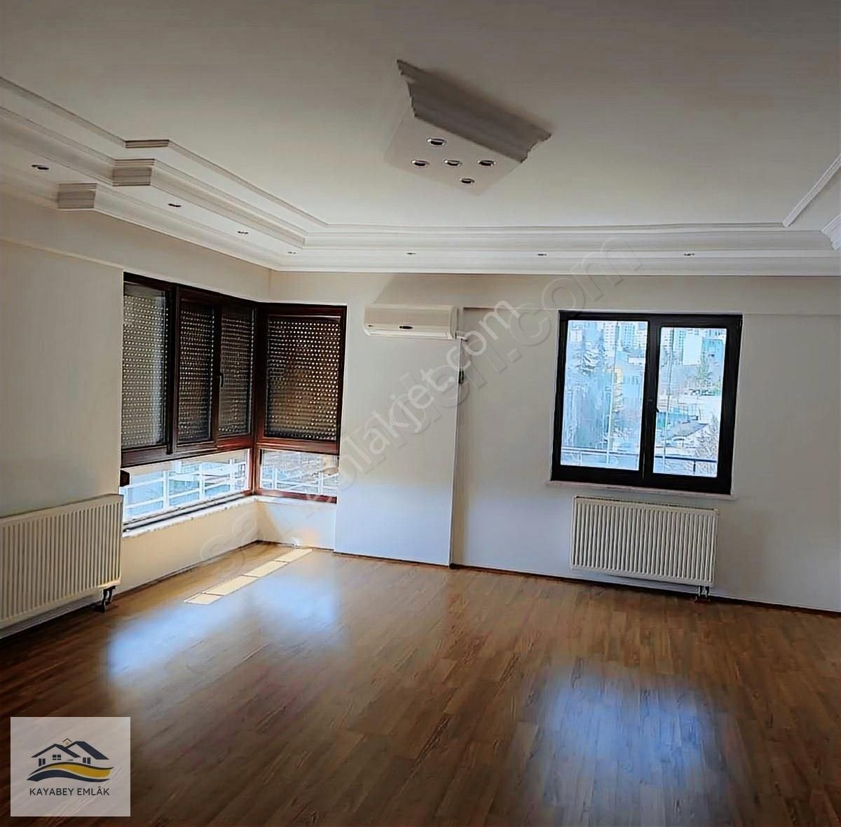 Cumhuriyet Mahallesi'nde Satılık 4+1 Lüks Daire