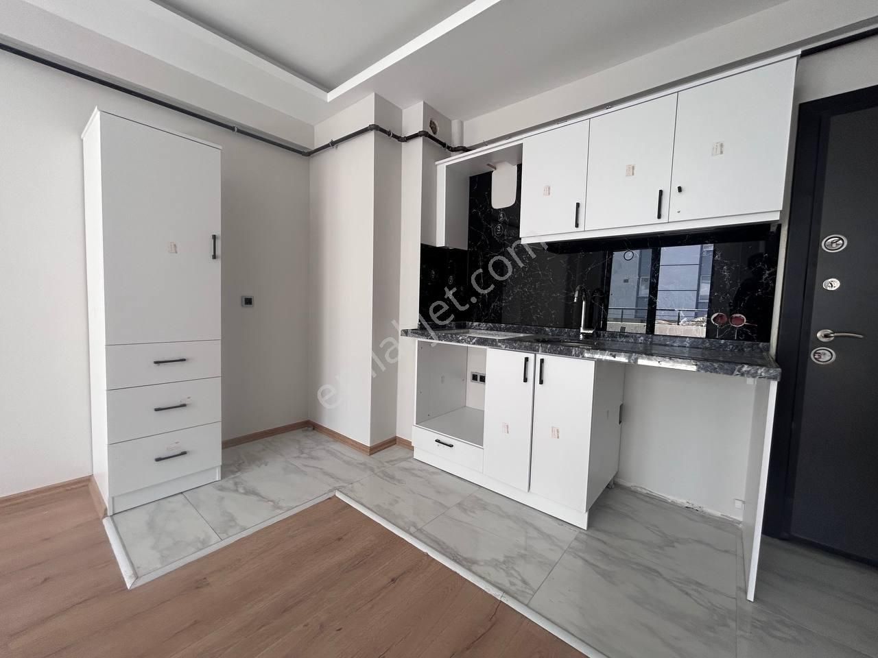 Atakumda Geniş Balkonlu Ara Kat Sıfır Satılık 1+1 Daire