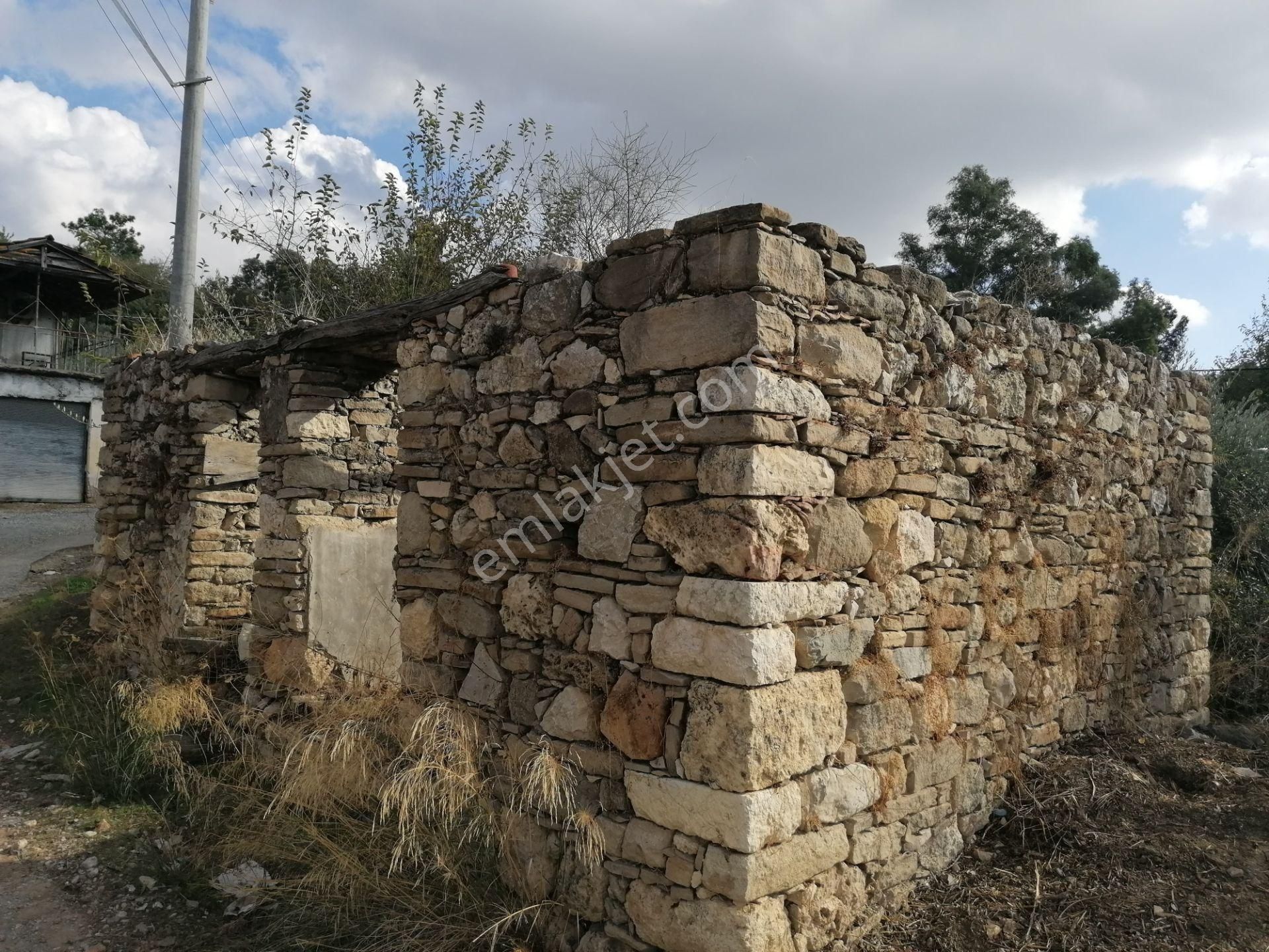 Satılık Denize 5 Dk (araç İle) Mesafede Köy İçi Taş Ev + Arsa - Görsel 2