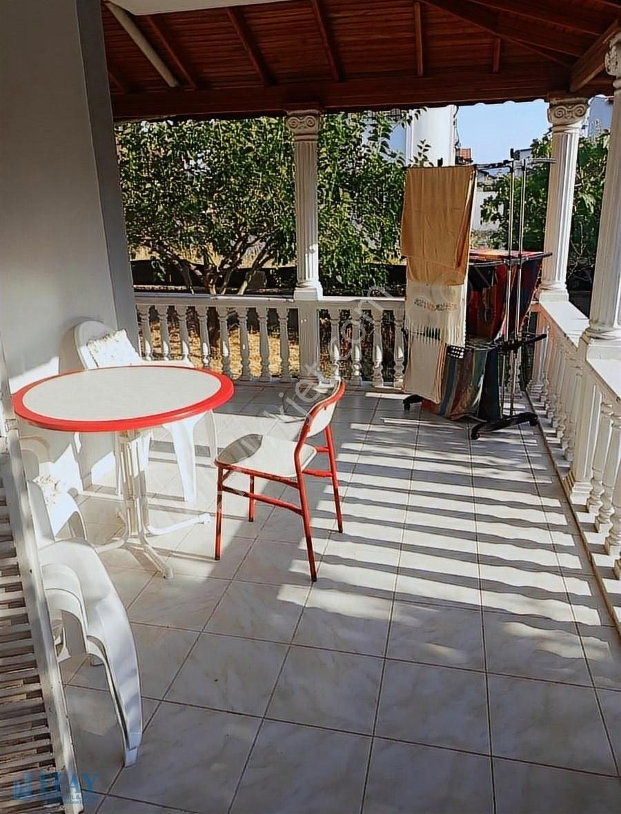 Geniş Ve Büyük Bahçeli Villa