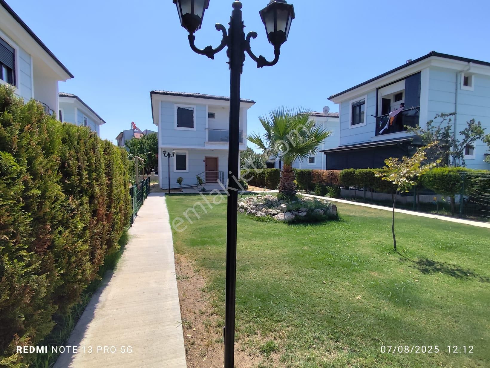 Ayvada'dan Altınova’da Elit Site'de Eşyalı 3+1 Dubleks Villa