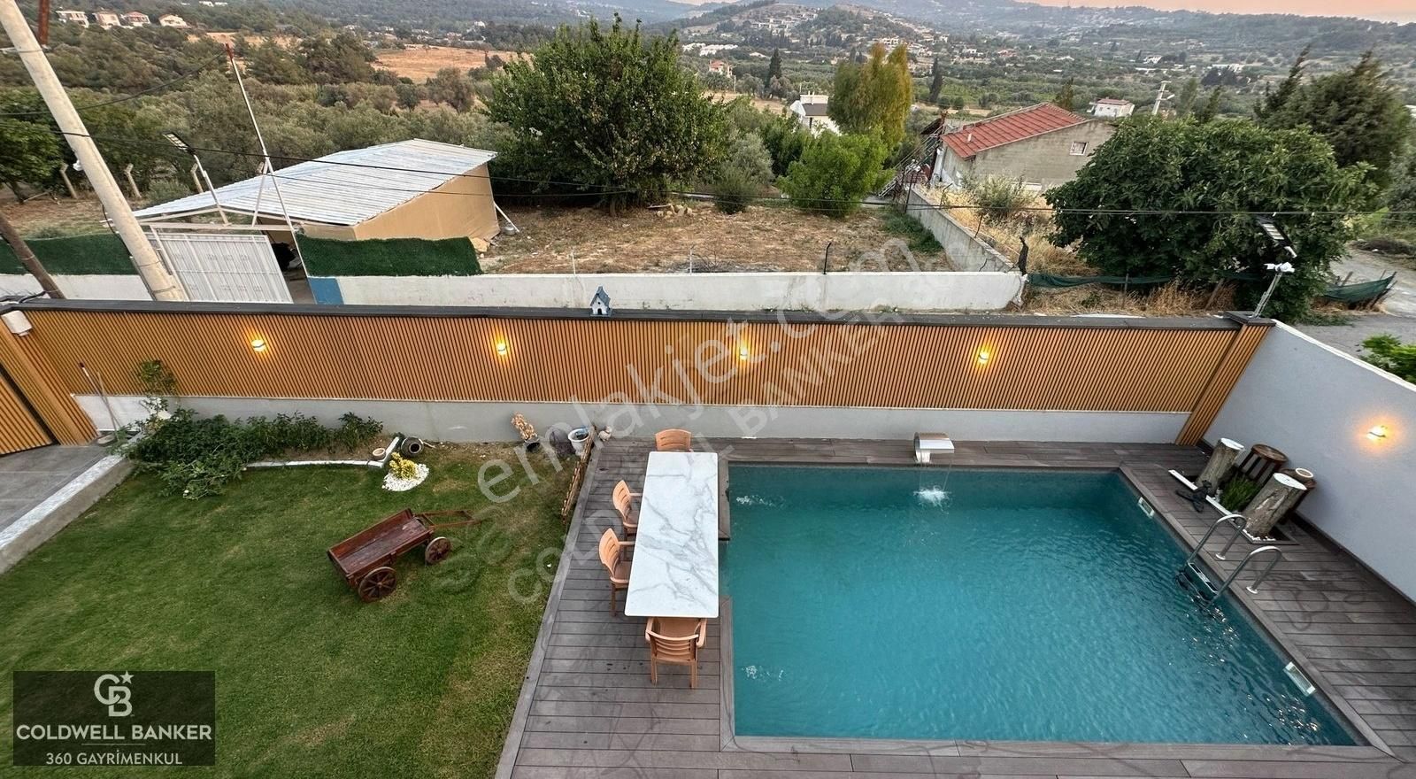 Urla Kalabak'ta 550m2 Doğayla İç İçe Full Eşyalı Villa - Görsel 17