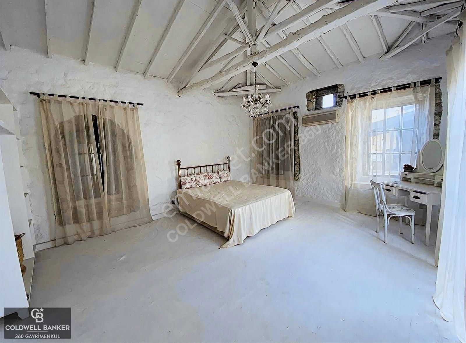 Çeşme Alaçatı Hacımemiş'te 1+1 Satılık 2 Katlı Eski Rum Evi - Görsel 5