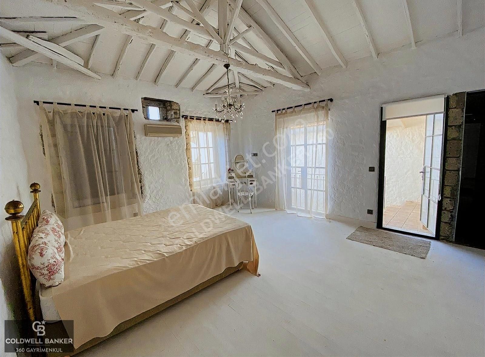 Çeşme Alaçatı Hacımemiş'te 1+1 Satılık 2 Katlı Eski Rum Evi - Görsel 4