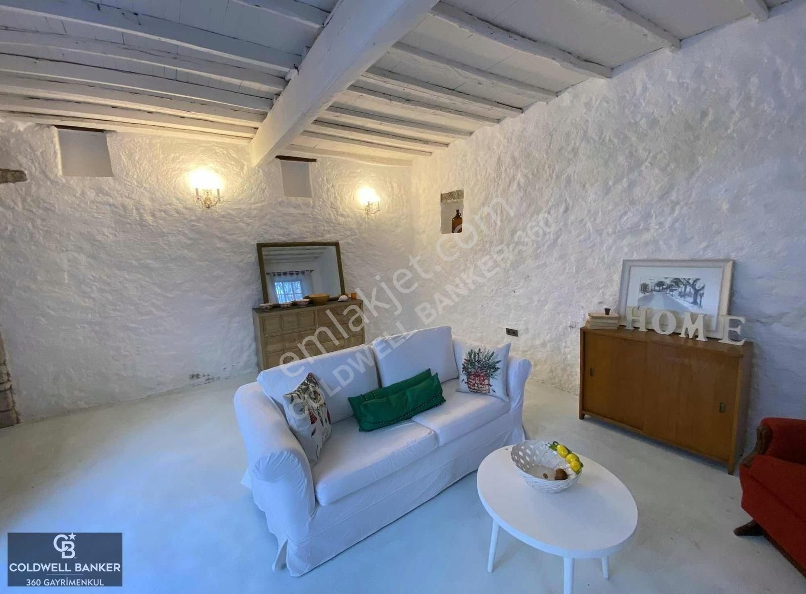 Çeşme Alaçatı Hacımemiş'te 1+1 Satılık 2 Katlı Eski Rum Evi - Görsel 2