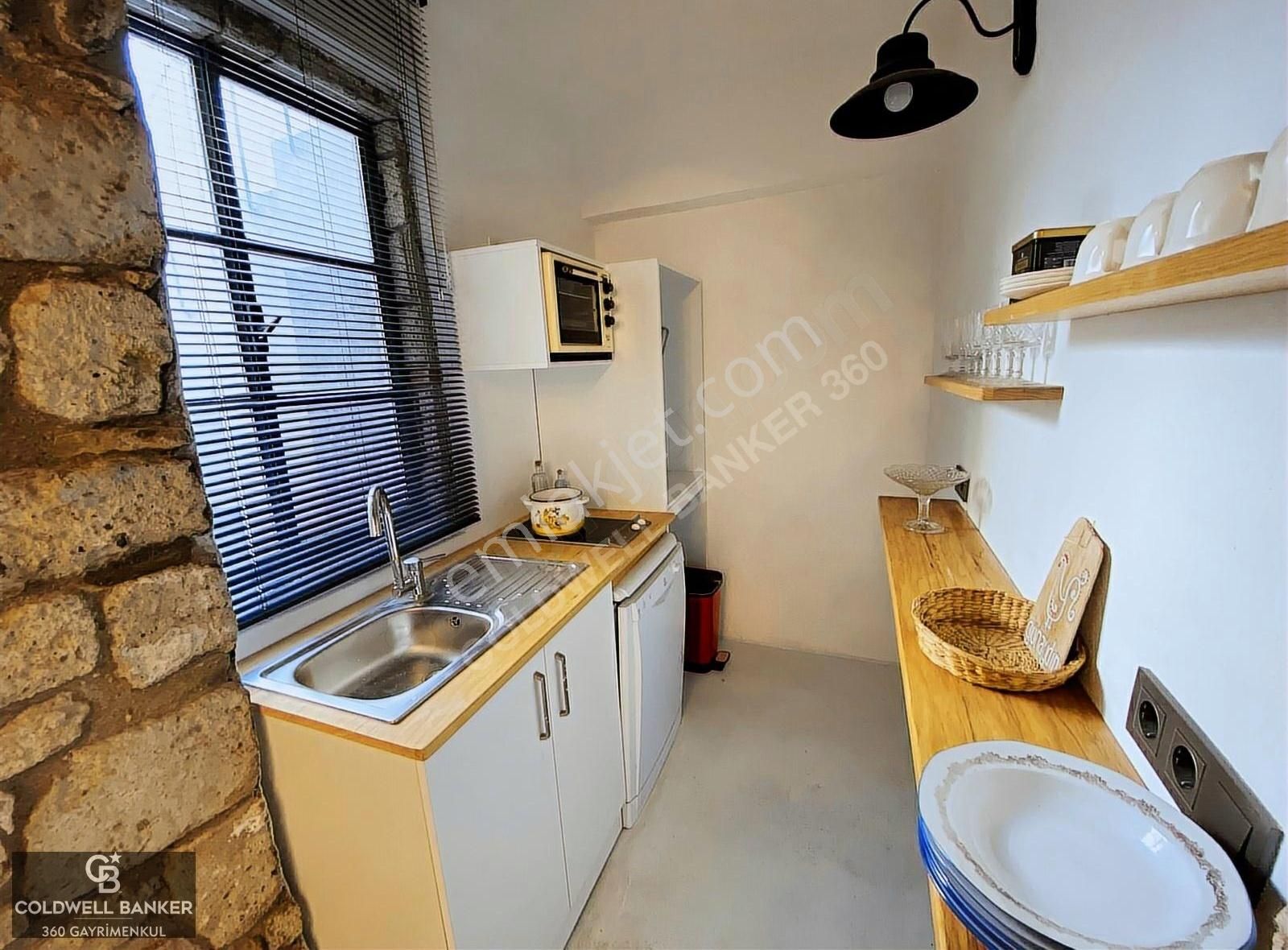 Çeşme Alaçatı Hacımemiş'te 1+1 Satılık 2 Katlı Eski Rum Evi - Görsel 7